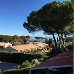 Castel Garoupe מלון