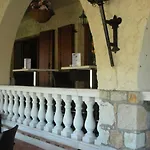 Castel Garoupe מלון 3*