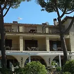 Castel Garoupe מלון 3*