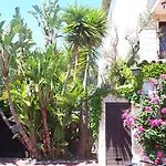 Castel Garoupe מלון 3*