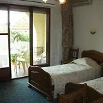 Castel Garoupe מלון אנטיב