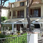 Castel Garoupe מלון 3*