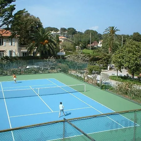 Castel Garoupe Отель