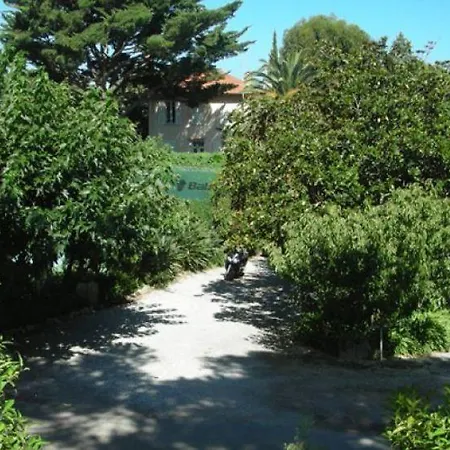 Castel Garoupe 3* Антиб