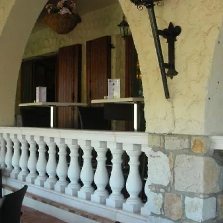 Castel Garoupe ホテル 3*