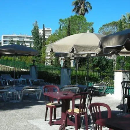 Castel Garoupe Отель