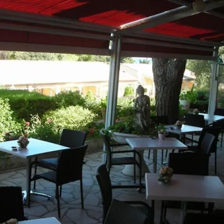 Castel Garoupe 3* アンティーブ