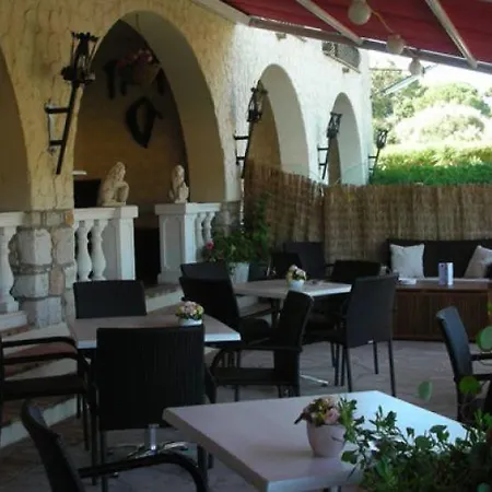 Castel Garoupe Отель 3*