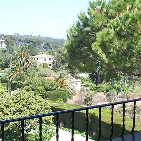Castel Garoupe Отель Антиб