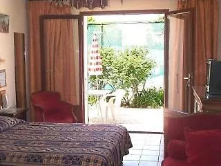 Отель Castel Garoupe Антиб