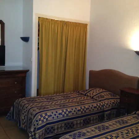 Отель Castel Garoupe Антиб