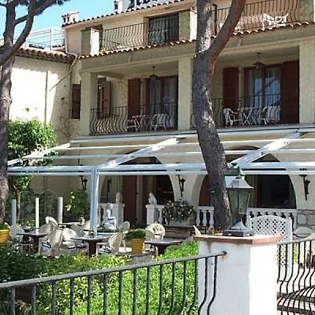 Castel Garoupe Отель 3*