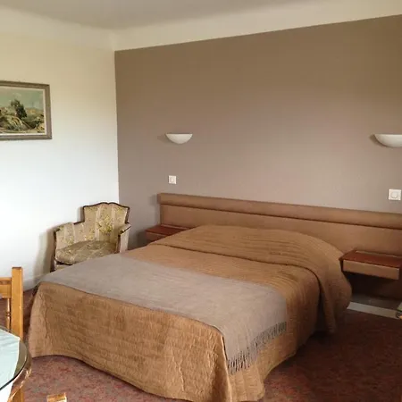 Castel Garoupe Отель