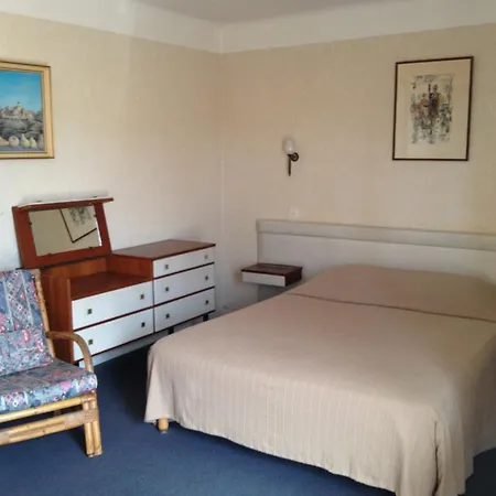 Castel Garoupe Отель Антиб