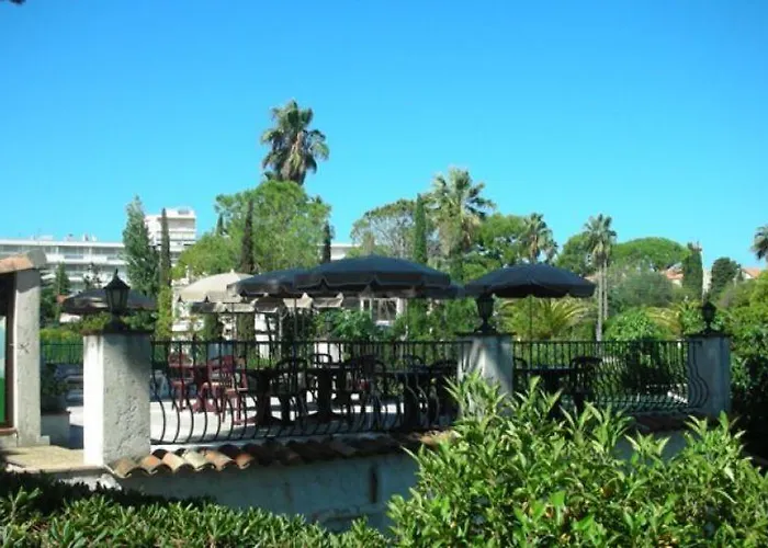 Castel Garoupe Hotel