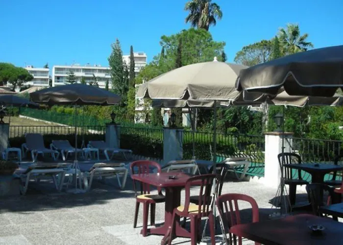 Castel Garoupe Hotel