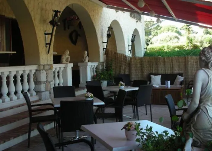 Castel Garoupe Отель 3*