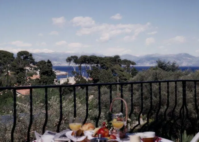 Castel Garoupe Hotel 3*