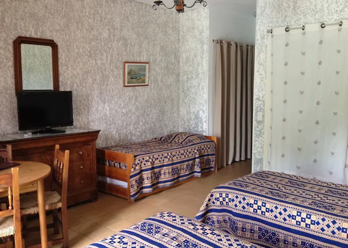 Castel Garoupe Отель 3*