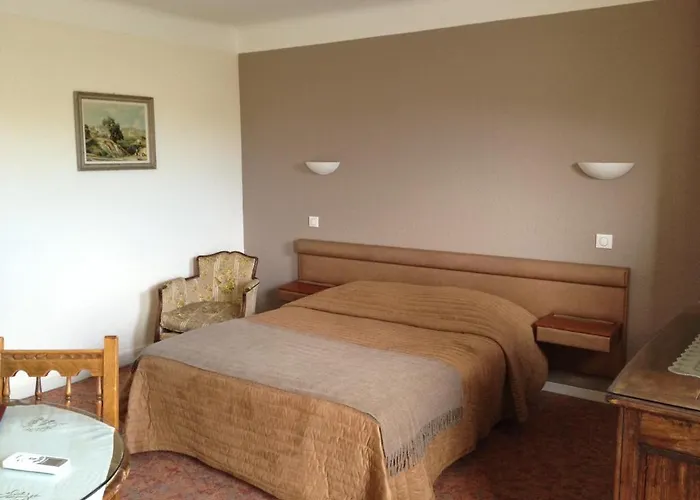 Castel Garoupe Отель