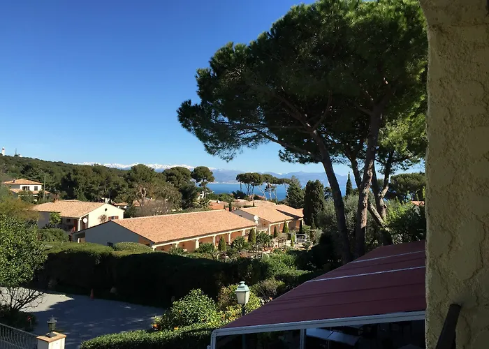 Castel Garoupe Hotel